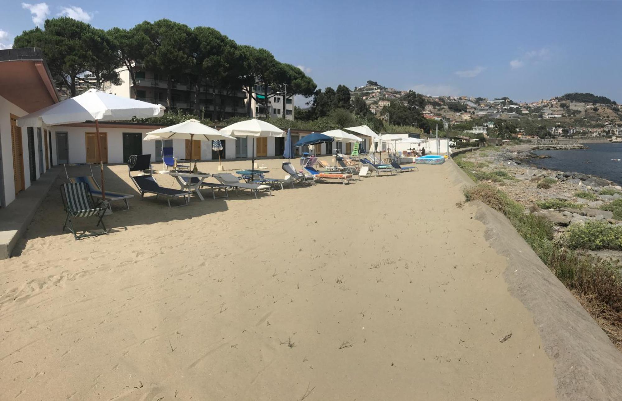 Tirrenia Beach House - Sea Front With Private Beach Sanremo Exteriér fotografie