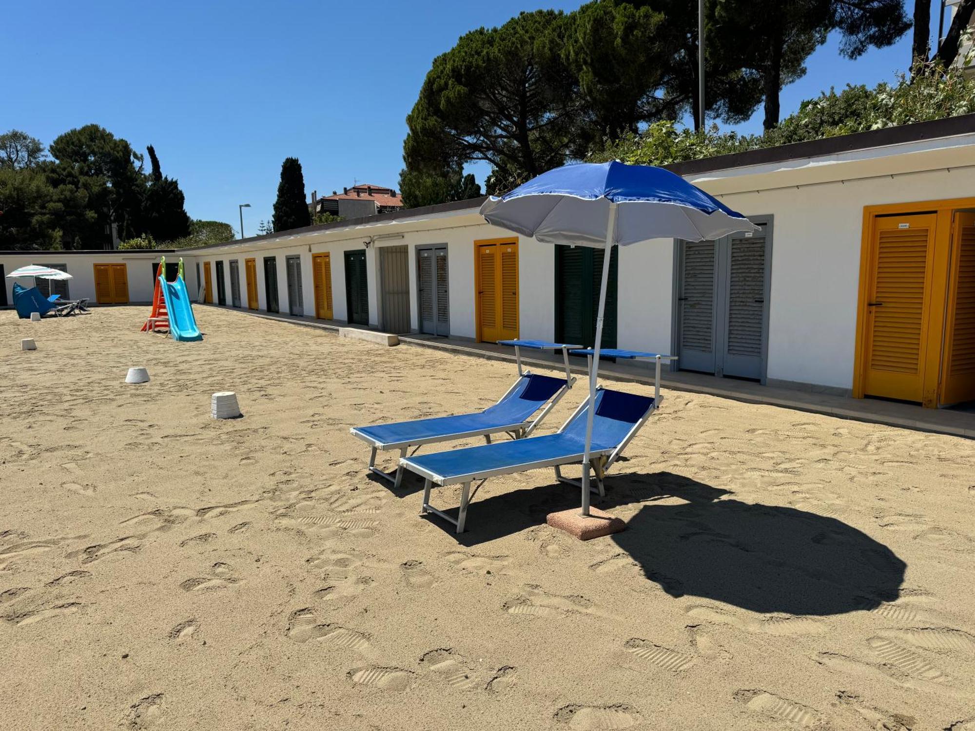 Tirrenia Beach House - Sea Front With Private Beach Sanremo Exteriér fotografie